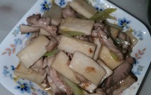 鸡腿菇炒鸡腿肉