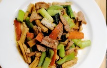 拉歌蒂尼不粘锅版—肉片炒鸡腿菇