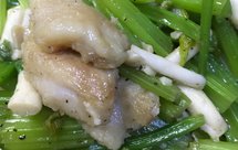 巴沙鱼炒芹菜白玉菇