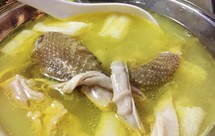 猪肚炖竹荪鸡汤