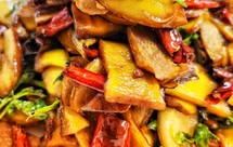 花椒叶炒牛肝菌