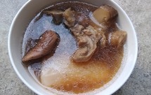 山药红菇花菇龙骨汤