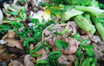 塔吉锅牛肉菌菇煲仔饭