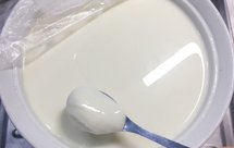 自制酸奶，没有酸奶机，也没有乳酸菌粉，也做成了老酸奶……不过家里得有个带发酵功能的烤箱才行……