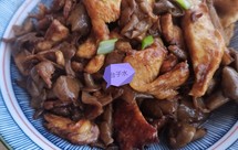 鸡肉炒白蘑