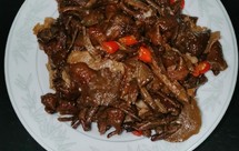 五花肉炒滑子蘑