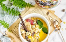 水果坚果燕麦片酸奶碗