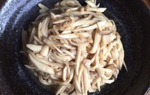 超级简单的蚝油炒鸡腿菇丝