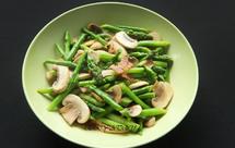 芦笋口蘑炒培根