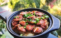 香肠土豆砂锅焖饭（煲仔饭）