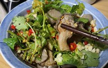 在宿舍也能做的减肥餐：杂蔬汤➕凉拌秀珍菇