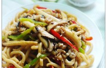 虾干鲜菇炒乌冬面