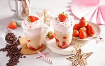 草莓白巧克力摩卡