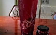 自制蓝莓果酱，重点是看杯子里的白巧克力脆脆的超级好吃