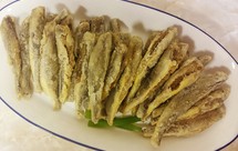 外酥里嫩：不会回软的干炸小黄鱼。
