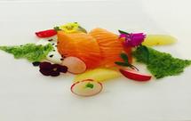 乔治坎贝尔熏鲑鱼配萝卜，酸橙，配诺科氏法式鲜奶油和尊尼获加铂金