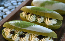 一次发酵的抹茶白巧克力奶油面包