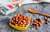 香酥油炸花生米 头牌国民下酒菜 香酥不糊在于把握出锅时机 保持酥脆也有秘诀