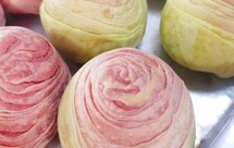 双色千层蛋黄酥