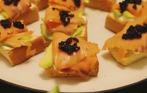 三文鱼牛油果佐酸奶油头盘