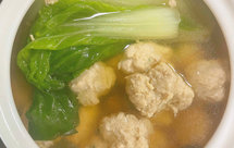 不用淀粉面粉的小白菜串丸子汤