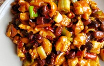 〈宫保鸡丁〉，小时候最爱的菜之一，郫县豆瓣酱版。欣小厨 