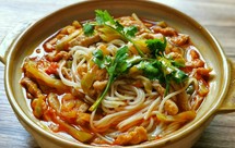 教你在家也可以做的榨菜肉丝面，香辣开胃，面条好吃到连汤都不剩