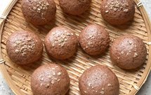 不加一滴水的黑全麦粉牛奶馒头