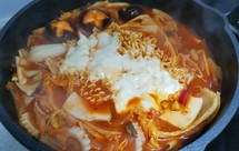 家常版部队芝士年糕火锅