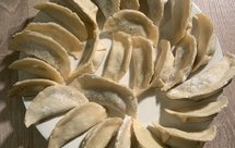 欧洲包菜大葱猪肉饺子（低筋面粉，无擀面杖自制饺子皮）