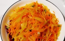 酸甜可口的土豆丝炒红萝卜丝