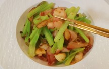 鱿鱼须炒芹菜清淡饮食工程