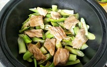 塔吉锅焖黄秋葵