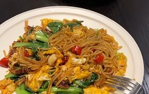 早餐炒米粉焖炒方便面 醋泡花生，素炒米粉茶餐厅的鸡蛋炒面榨菜肉丝炒面，鱼香炒面