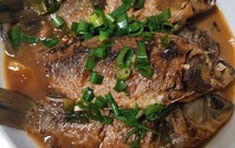红烧鲫鱼