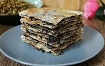 我做梅干菜肉饼最拿手，一口平底锅，不用油，饼又薄又脆肉香四溢