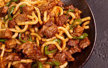 秒杀路边摊的炒面㊙️制牛肉粒炒乌冬面～一口接一口停不下来‼️