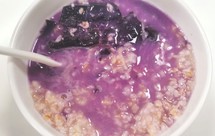 减肥时期吃过的早餐—微波炉紫薯牛奶燕麦片