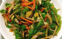 超级下饭的青椒炒小鱼干