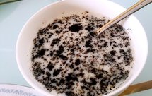 牛奶燕麦片坚果碎粥