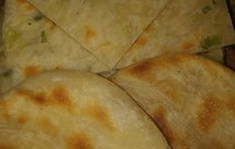 脆皮葱花饼VS五香小圆饼 你更pick哪一个