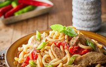 黑椒鸡胸肉乌冬面|随手一炒低脂美味。