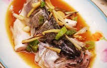 如何锁住清蒸鲈鱼的鲜嫩