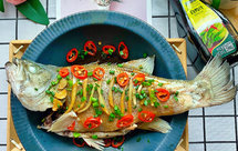 清蒸鲈鱼的正确做法，肉质鲜嫩无腥味，方法简单