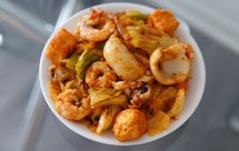 干锅墨鱼仔配大虾