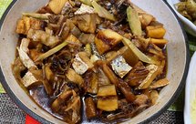 五花肉焖红鱼干