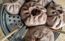 黑全麦粉丝豆腐包