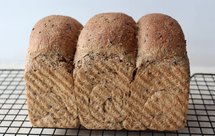 100%全麦黑芝麻吐司（含麸皮的金像全麦粉）