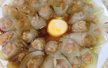 一道看似清淡又不失美味的冬瓜卷肉