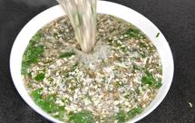 西湖牛肉羹，润喉开胃，清淡营养，色香味俱全，老少皆宜